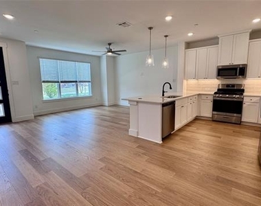 2546 Campden Mews - Photo Thumbnail 6