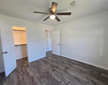 6403 Jennie Lane - Photo Thumbnail 21