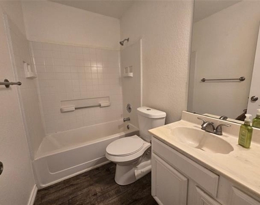 6403 Jennie Lane - Photo Thumbnail 14