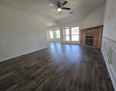 6403 Jennie Lane - Photo Thumbnail 5