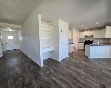 6403 Jennie Lane - Photo Thumbnail 6