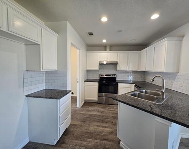 6403 Jennie Lane - Photo Thumbnail 10