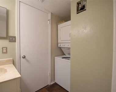 3121 Sondra Drive - Photo Thumbnail 7