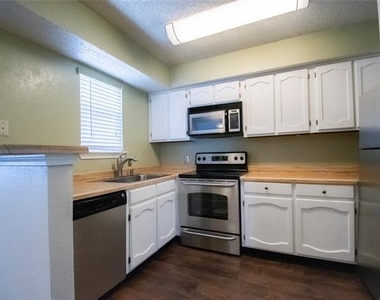 3121 Sondra Drive - Photo Thumbnail 3