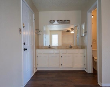 3121 Sondra Drive - Photo Thumbnail 13