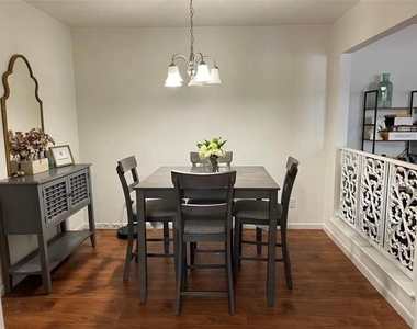 2214 Vanderbilt Court - Photo Thumbnail 5