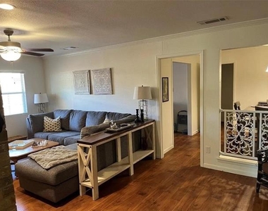 2214 Vanderbilt Court - Photo Thumbnail 2