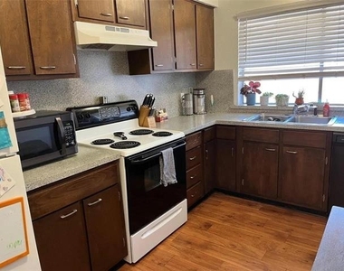 2214 Vanderbilt Court - Photo Thumbnail 10