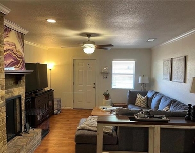 2214 Vanderbilt Court - Photo Thumbnail 3
