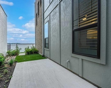 804 War Admiral Drive - Photo Thumbnail 32