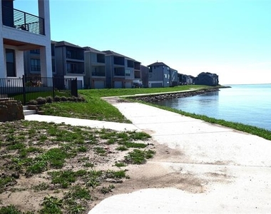 804 War Admiral Drive - Photo Thumbnail 18