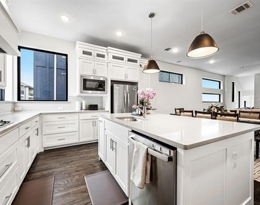 804 War Admiral Drive - Photo Thumbnail 24