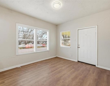 1101 N Harrison Avenue - Photo Thumbnail 2