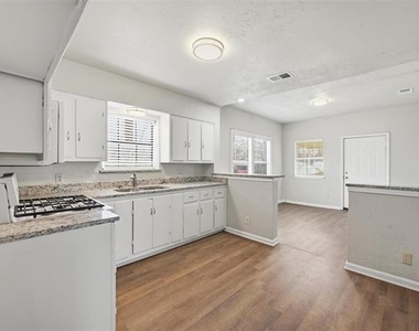 1101 N Harrison Avenue - Photo Thumbnail 4