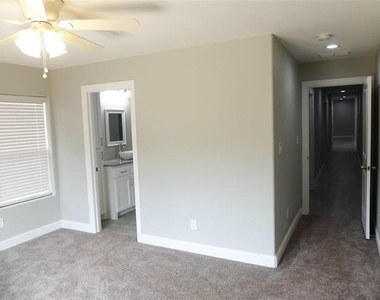 608 E College Street - Photo Thumbnail 11