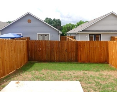 608 E College Street - Photo Thumbnail 16