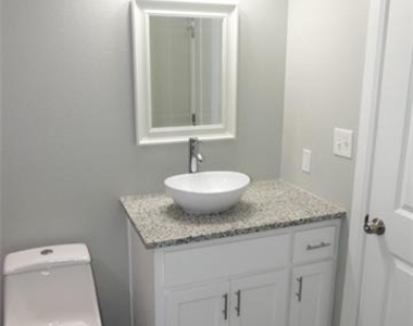 608 E College Street - Photo Thumbnail 12