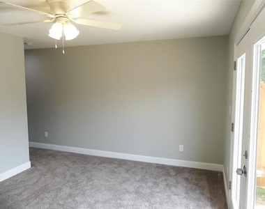 608 E College Street - Photo Thumbnail 10