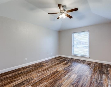 3814 Drakestone Avenue - Photo Thumbnail 4