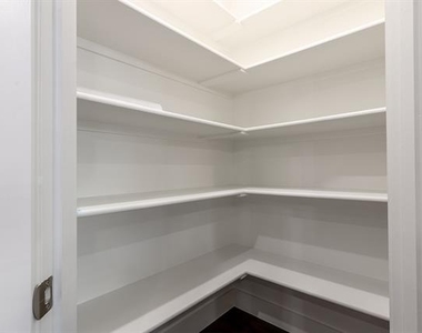 2809 Gooch Street - Photo Thumbnail 6