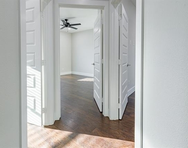 2809 Gooch Street - Photo Thumbnail 3