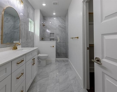 2809 Gooch Street - Photo Thumbnail 13