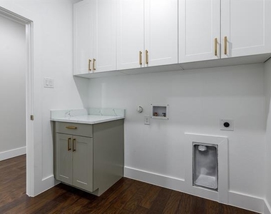 2809 Gooch Street - Photo Thumbnail 9