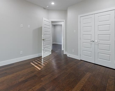 2809 Gooch Street - Photo Thumbnail 16