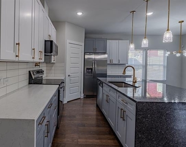 2809 Gooch Street - Photo Thumbnail 5