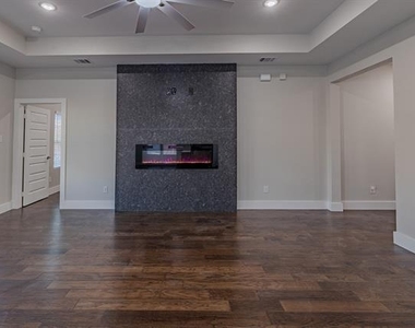 2809 Gooch Street - Photo Thumbnail 7