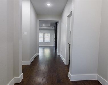 2809 Gooch Street - Photo Thumbnail 2