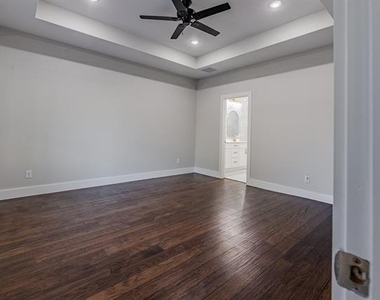 2809 Gooch Street - Photo Thumbnail 14