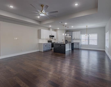 2809 Gooch Street - Photo Thumbnail 8