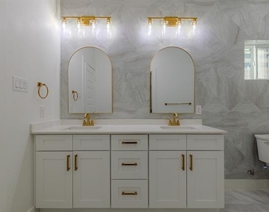 2809 Gooch Street - Photo Thumbnail 12