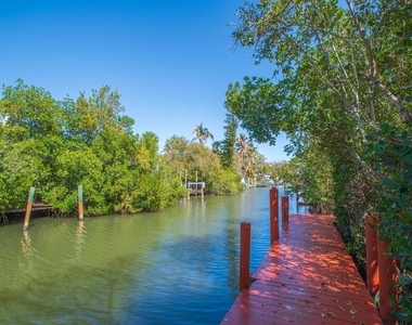 527 E Causeway Boulevard - Photo Thumbnail 23
