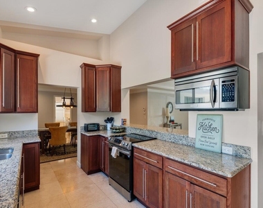 527 E Causeway Boulevard - Photo Thumbnail 7