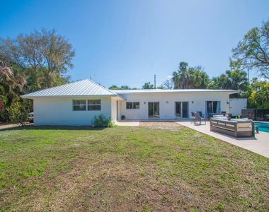 527 E Causeway Boulevard - Photo Thumbnail 17