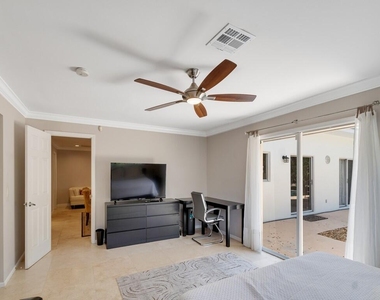 527 E Causeway Boulevard - Photo Thumbnail 10