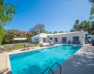527 E Causeway Boulevard - Photo Thumbnail 20
