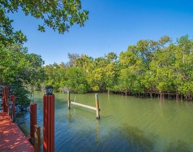 527 E Causeway Boulevard - Photo Thumbnail 24