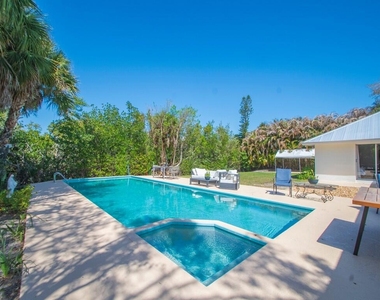 527 E Causeway Boulevard - Photo Thumbnail 19