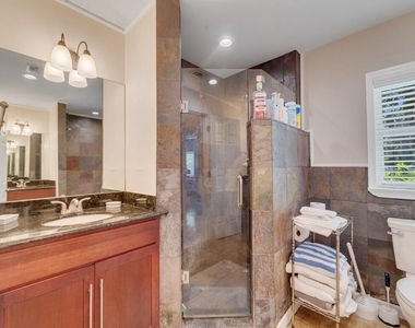 527 E Causeway Boulevard - Photo Thumbnail 16