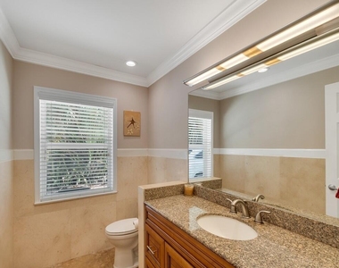 527 E Causeway Boulevard - Photo Thumbnail 12