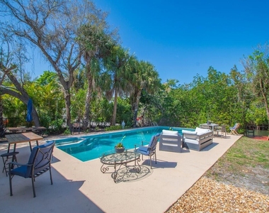527 E Causeway Boulevard - Photo Thumbnail 18