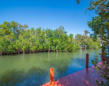 527 E Causeway Boulevard - Photo Thumbnail 22