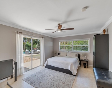 527 E Causeway Boulevard - Photo Thumbnail 9