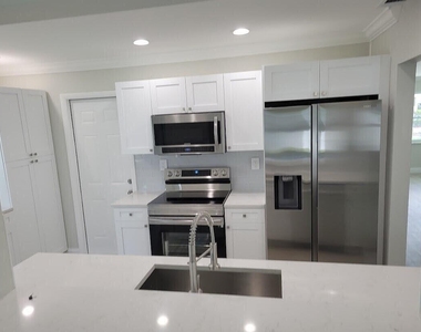 1915 Sw 17th Avenue Sw - Photo Thumbnail 2