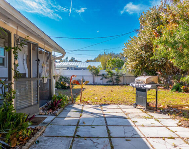 3450 Ne Linda Drive - Photo Thumbnail 8