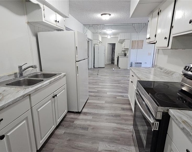 2771 Sw 3rd Street - Photo Thumbnail 3