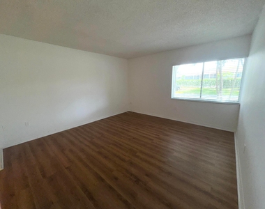 701 N Pine Island Road - Photo Thumbnail 3